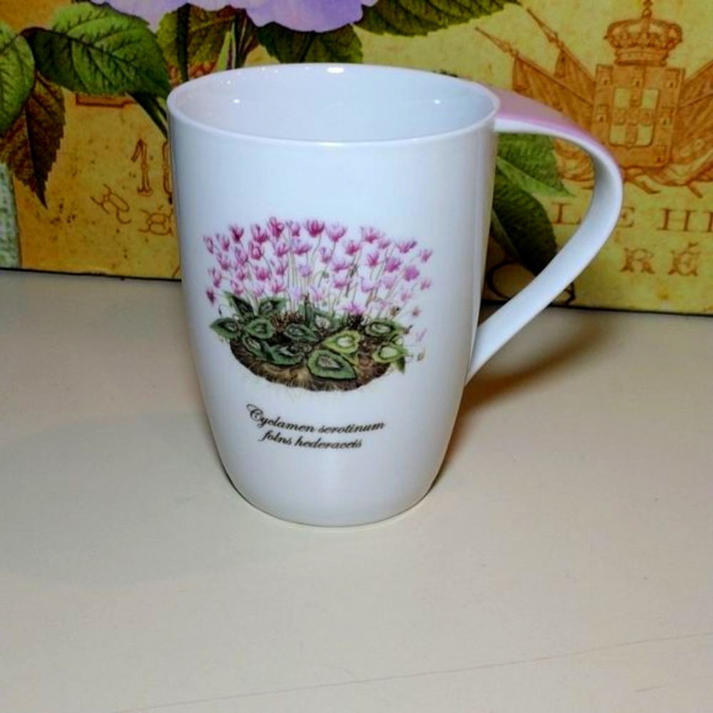 Rae Dunn "M" Studios Cyclamen Serotinum folns hederaceis Mug